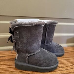 Bailey bow UGGS. Brand new